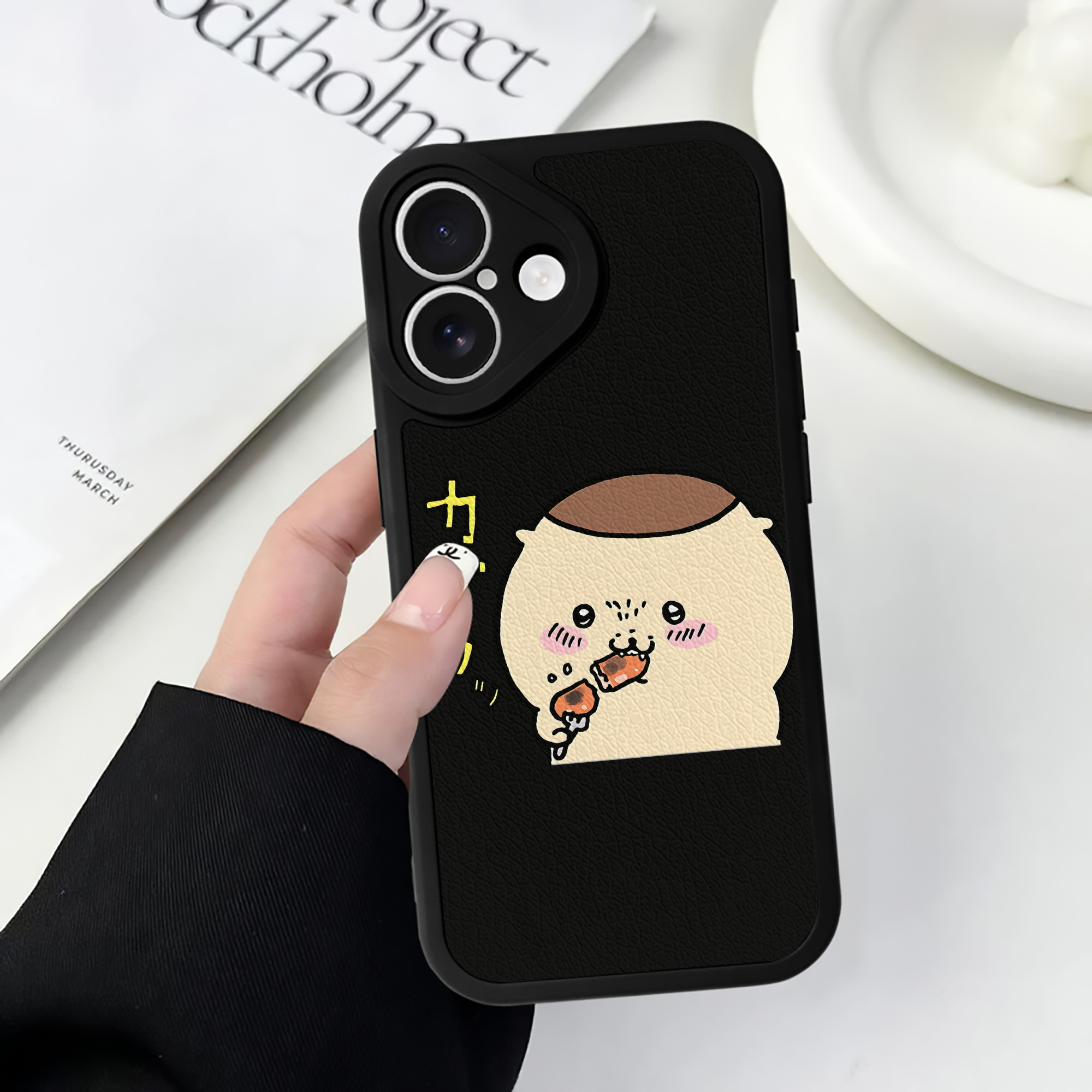 （画像用） ちいかわ くりまんじゅう Chii-kawa kuri manjū 【iPhone 16シリーズ対応】シリコンスマホケース（レザー調） 材質：シリコン